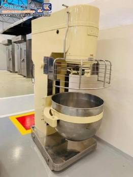Batedeira planet�ria 130 litros Inco