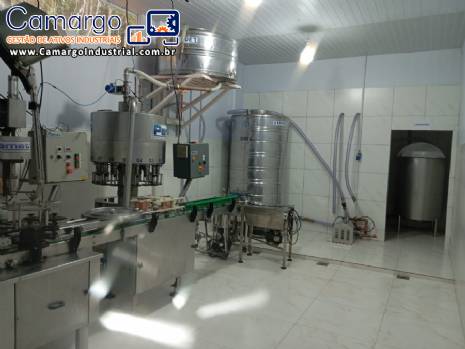 Ind�stria linha para envase de bebidas sucos, coquet�is, vinhos e cacha�as