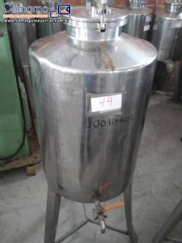Tanque em a�o inox com capacidade de 100 L