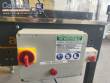 Fechadora de caixa por fita com encabinamento e sensor nas portas Strapack
