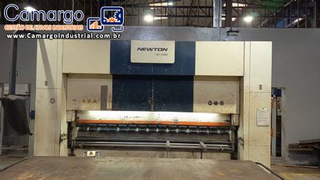 Prensa dobradeira hidr�ulica CNC Newton 175 toneladas para dobrar chapas de at� 3.050 mm