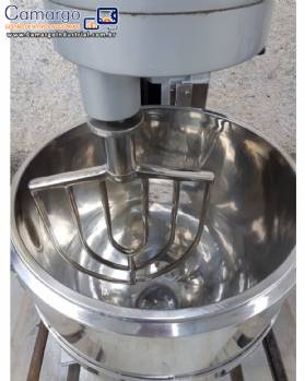 Batedeira planet�ria 100 L Amadio