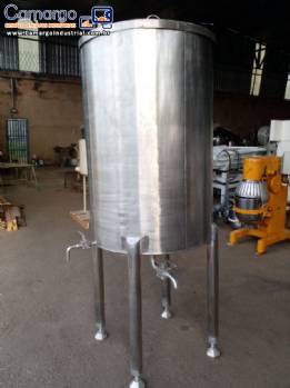 Tanque de armazenamento em a�o inox 850 litros