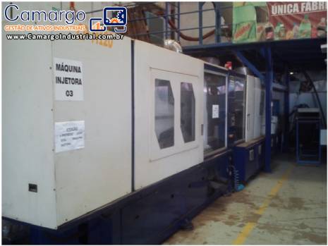 Injetora de pl�stico industrial grande porte.